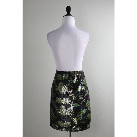 L'AGENCE NWT $595 Sequin Embellished Camouflage Camo Phoebe Mini Skirt Size XS 2 - Picture 4 of 7